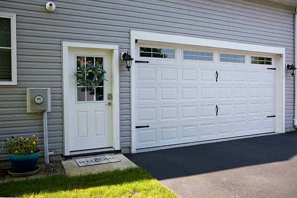 24/7 Emergency Garage Door Panel Replacement experts in Dakota Dunes, SD